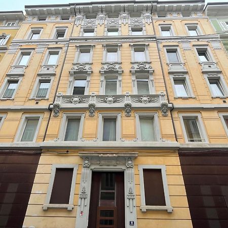 Piccola Accogliente E Luminosa Camera In Appartamento Condiviso Con Bagno Privato E Terrazza Vista Mare Триест Экстерьер фото