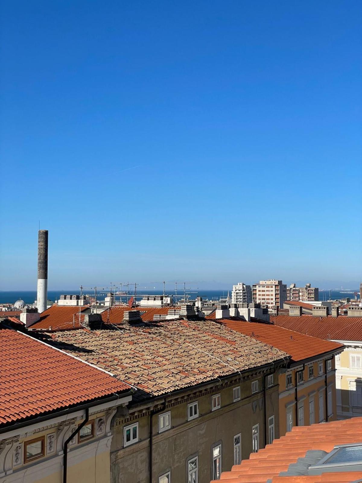 Piccola Accogliente E Luminosa Camera In Appartamento Condiviso Con Bagno Privato E Terrazza Vista Mare Триест Экстерьер фото